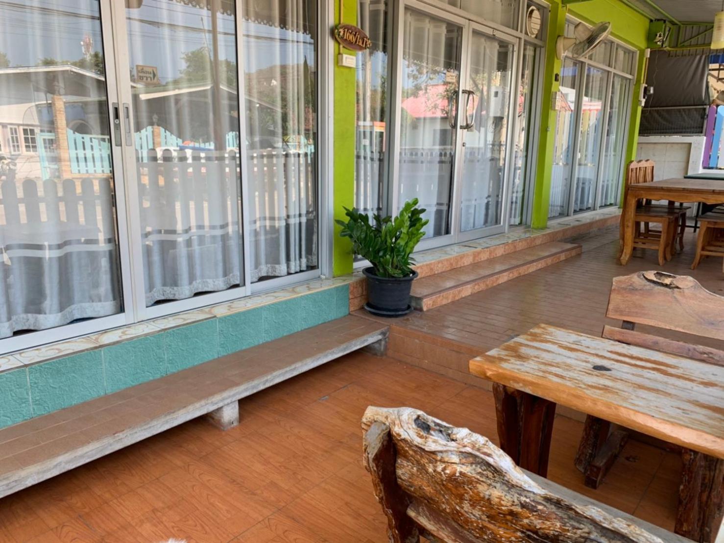 Thippawan Bungalow Ko Si Chang Luaran gambar
